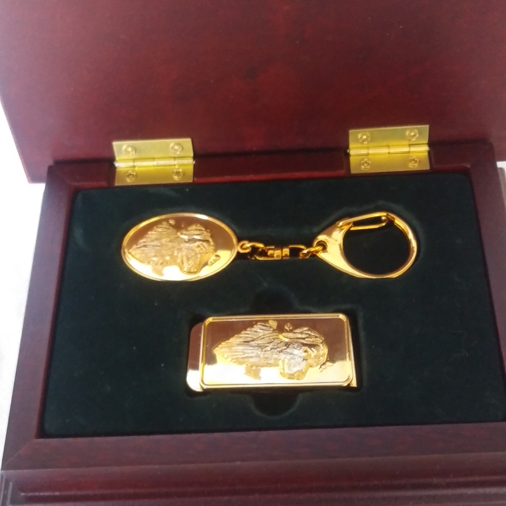 Mahogany finish Men's Keepsake Box w/Key Chain & Money Clip